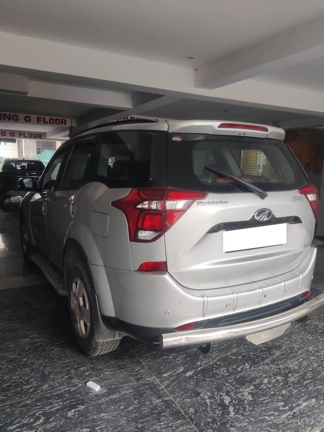https://images10.gaadi.com/usedcar_image/4526038/original/processed_da9a4f7afdea672330720bf1ff99db6b.jpg?imwidth=6402