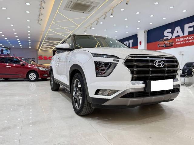 https://images10.gaadi.com/usedcar_image/4526041/original/processed_5011ae8ab3616e5d46e4d28ce8193d61.jpg?imwidth=6400