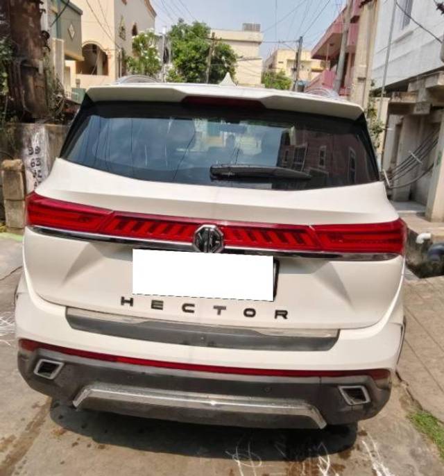 https://images10.gaadi.com/usedcar_image/4526059/original/processed_d50b7e71-f7d7-41c1-9460-22aa66135879.jpg?imwidth=6401