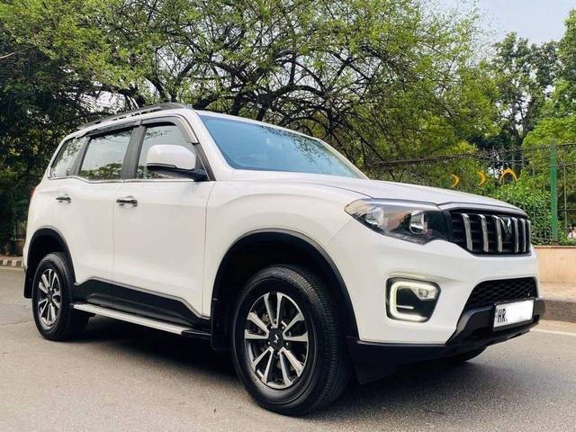 https://images10.gaadi.com/usedcar_image/4526089/original/processed_3cd5abe471c63181a3d2ab582fbffc78.jpg?imwidth=6400