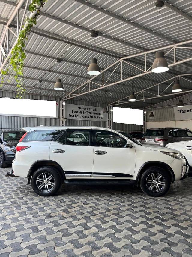 https://images10.gaadi.com/usedcar_image/4526110/original/processed_1413888826353b52806e2cc1ef36429c.jpg?imwidth=6402