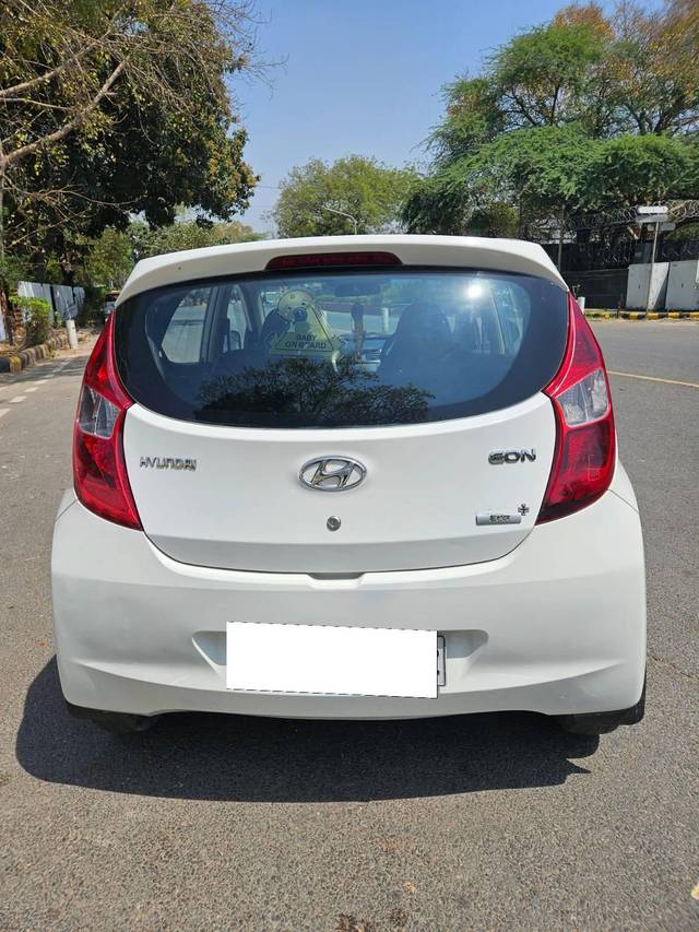 https://images10.gaadi.com/usedcar_image/4526112/original/processed_302029bcb2bd9fea84702c41dc6891e8.jpeg?imwidth=6402