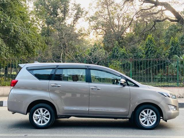 https://images10.gaadi.com/usedcar_image/4526116/original/dcd58e42d9443bd1f058b0cc25801eed.jpg?imwidth=6401