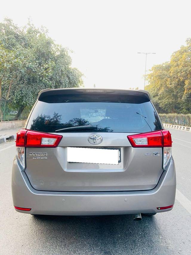 https://images10.gaadi.com/usedcar_image/4526116/original/processed_75cf92c52ce5432ba192f112cda45456.jpg?imwidth=6402
