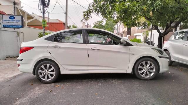 https://images10.gaadi.com/usedcar_image/4526130/original/processed_c9d5d9cc6622e1853737d5851eba4121.jpg?imwidth=6401