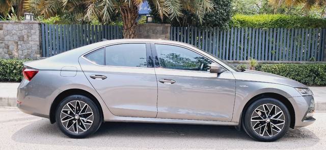 https://images10.gaadi.com/usedcar_image/4526138/original/647f52bb85dce7774c78b33c57ca7568.jpg?imwidth=6401