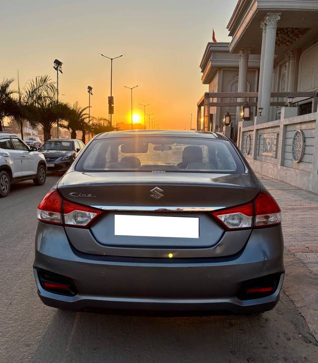 https://images10.gaadi.com/usedcar_image/4526140/original/processed_672c57ee-1abc-4c0b-8990-bde5703af129.jpg?imwidth=6402