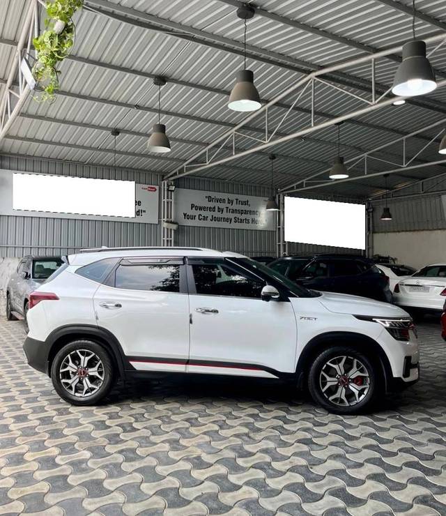 https://images10.gaadi.com/usedcar_image/4526142/original/processed_4f9ab76c8f6ad650d3ebabbcebbead3e.jpg?imwidth=6402