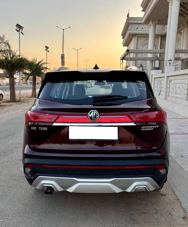 https://images10.gaadi.com/usedcar_image/4526143/original/processed_85cc7e4d2aa30990f53e0eb290c79a98.jpg?imwidth=6402