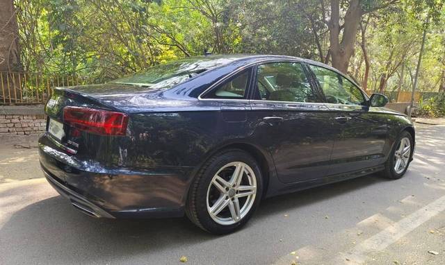 https://images10.gaadi.com/usedcar_image/4526146/original/processed_d31b7566e2dfd8b6b3c29564057e64ab.jpeg?imwidth=6401