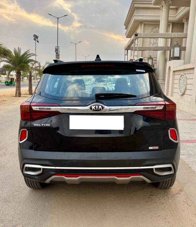 https://images10.gaadi.com/usedcar_image/4526147/original/processed_cc43250dbe1aa2f50101c55901adc65f.jpg?imwidth=6402