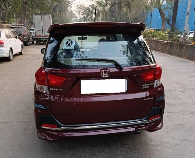 https://images10.gaadi.com/usedcar_image/4526153/original/processed_335e967dfee971d76989aa5e238726ad.jpg?imwidth=6401