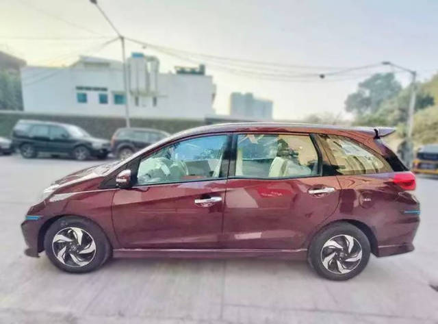 https://images10.gaadi.com/usedcar_image/4526153/original/processed_3e487fa0df55bf534f3e983dd45eea51.png?imwidth=6402