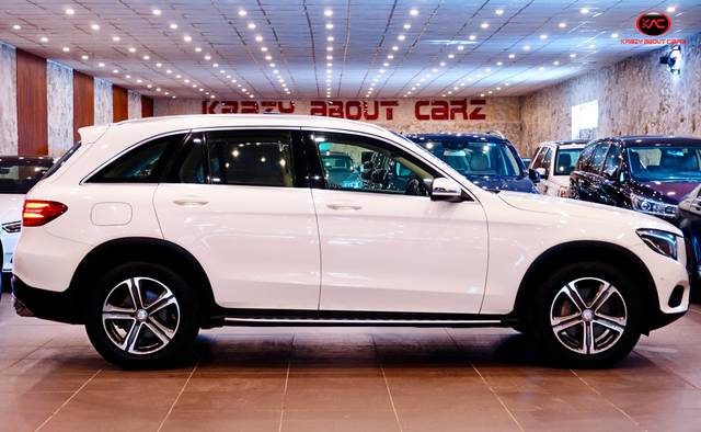 https://images10.gaadi.com/usedcar_image/4526154/original/b3be64a6453f4df13f67de6df0a63b49.jpg?imwidth=6401