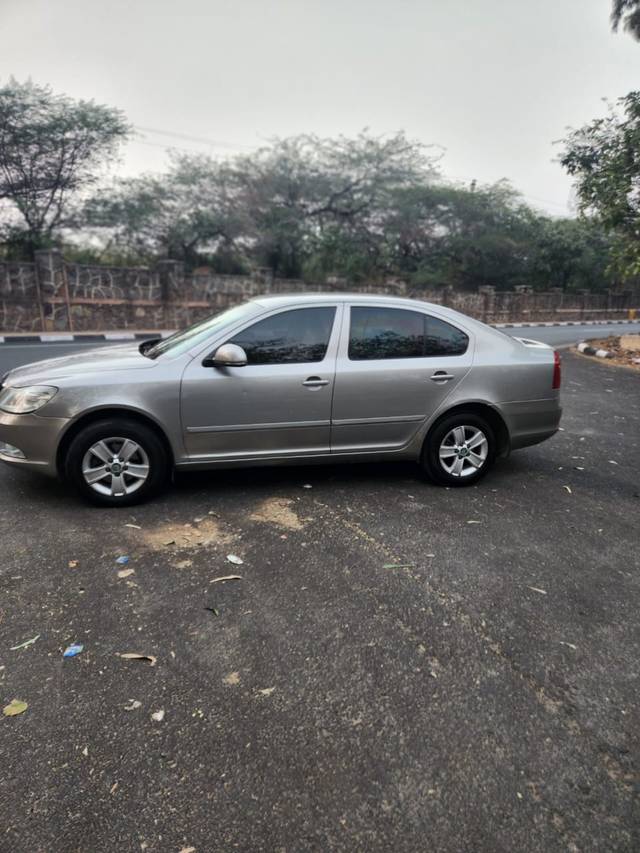 https://images10.gaadi.com/usedcar_image/4526160/original/ca7f36779d8552b805a5932c474a12d1.jpeg?imwidth=6402