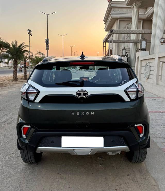https://images10.gaadi.com/usedcar_image/4526161/original/processed_cbbf251309eb8ccaede2af117e39e5c8.jpg?imwidth=6402