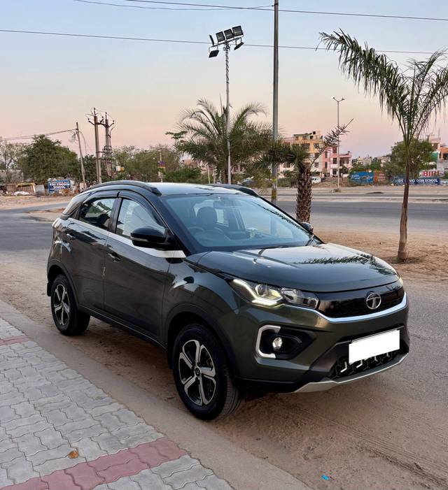https://images10.gaadi.com/usedcar_image/4526161/original/processed_f23b279677dee5f3a049b4dddb033381.jpg?imwidth=6400