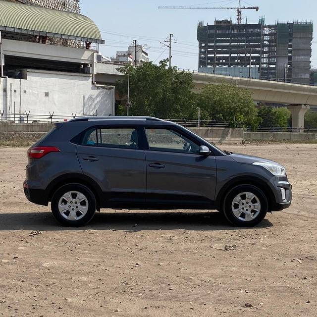 https://images10.gaadi.com/usedcar_image/4526163/original/d9950aa6fd02c04345bf01ca1a3c551a.jpg?imwidth=6401