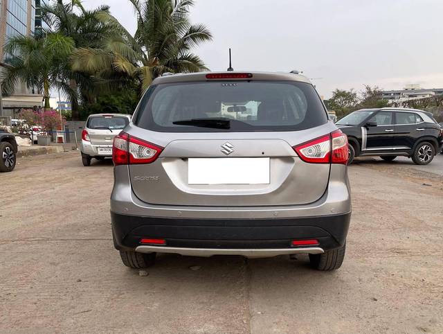https://images10.gaadi.com/usedcar_image/4526166/original/processed_0521f6e3f165c196c9bded621eec96bf.jpg?imwidth=6402