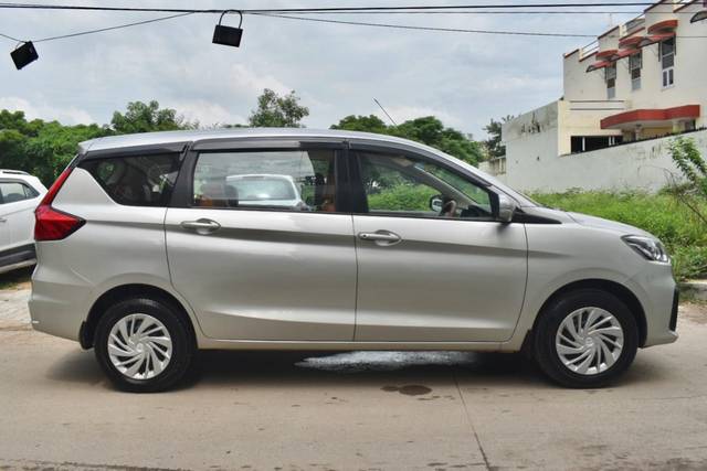 https://images10.gaadi.com/usedcar_image/4526167/original/f3550c7eaf46bd3dbb2afaacaa4335ba.jpg?imwidth=6401