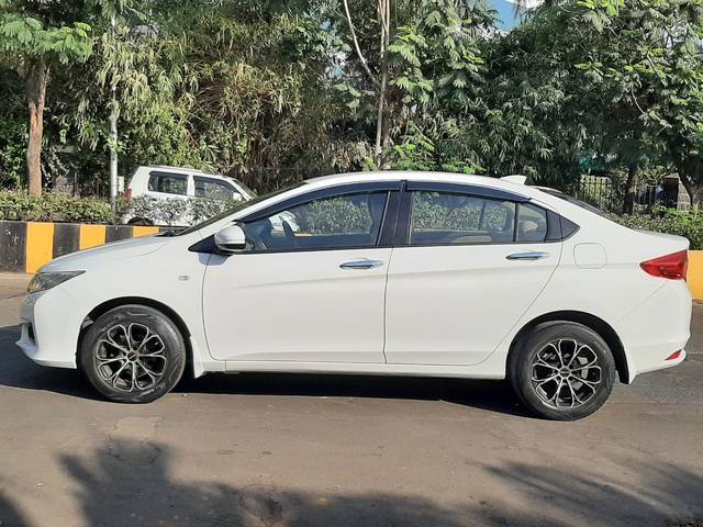 https://images10.gaadi.com/usedcar_image/4526168/original/c91de2ccc3248738cff0788dd4cbd1b1.jpg?imwidth=6402