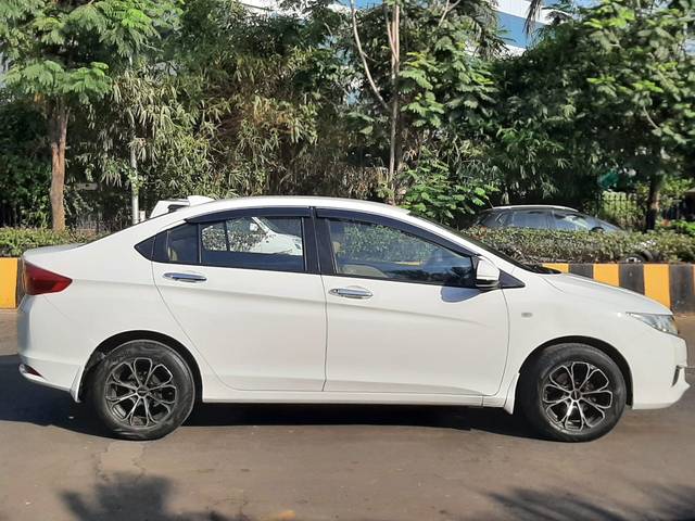 https://images10.gaadi.com/usedcar_image/4526168/original/e443b6f7ce97d61c2529489afe60c2b2.jpg?imwidth=6401