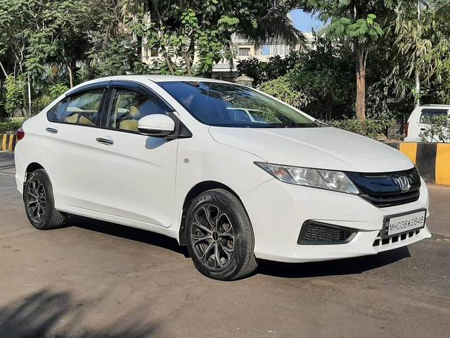https://images10.gaadi.com/usedcar_image/4526168/original/processed_d287d04091874430f60dbb2645faf2b2.jpg?imwidth=6400