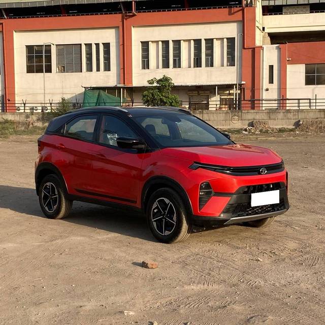 https://images10.gaadi.com/usedcar_image/4526170/original/processed_43fe4d70e40fde416d0f09332ab56c30.jpg?imwidth=6400