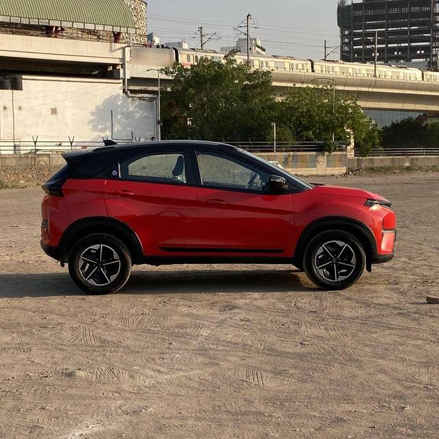 https://images10.gaadi.com/usedcar_image/4526170/original/processed_9e0551c28194e33fedc4e579883ce881.jpg?imwidth=6401