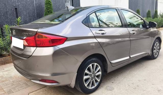 https://images10.gaadi.com/usedcar_image/4526172/original/processed_6261ed0f-17c9-4b0c-a022-83232ae57a1d.jpg?imwidth=6402