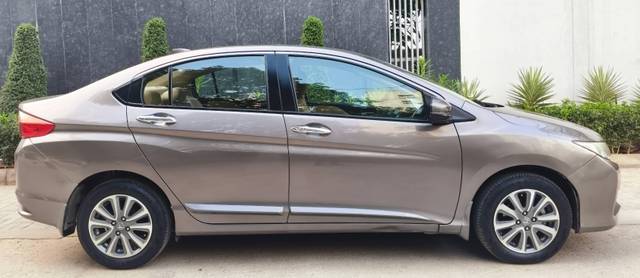 https://images10.gaadi.com/usedcar_image/4526172/original/processed_e2f6b02b-d574-49dc-b881-0e66397bbcff.jpg?imwidth=6401