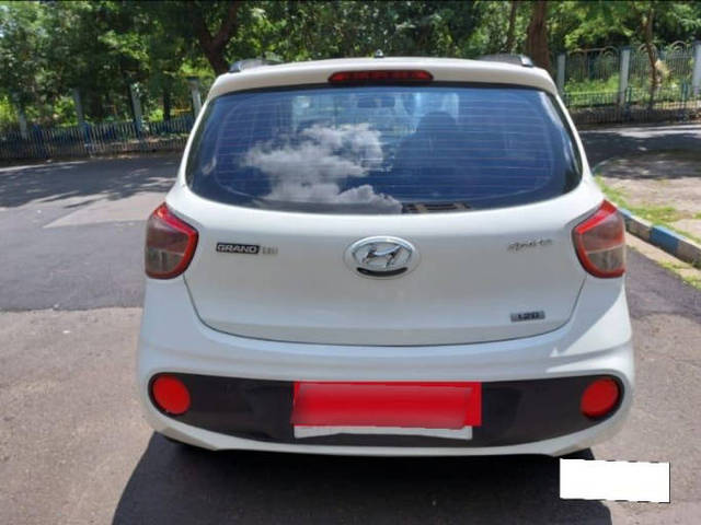 https://images10.gaadi.com/usedcar_image/4526174/original/processed_2cb87fb186896da58e58db6836d219c1.png?imwidth=6401