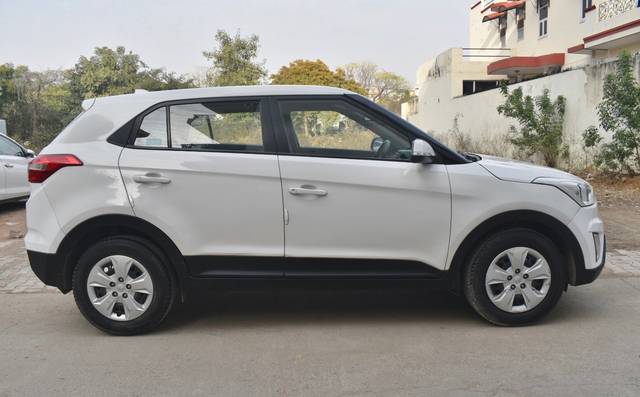 https://images10.gaadi.com/usedcar_image/4526177/original/8230003241f2e08b6ead14a7bd481615.jpg?imwidth=6401