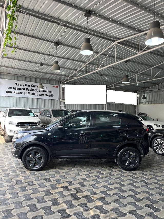 https://images10.gaadi.com/usedcar_image/4526178/original/processed_ff2e49cf837d8b0badfc47cc7a904228.jpg?imwidth=6402