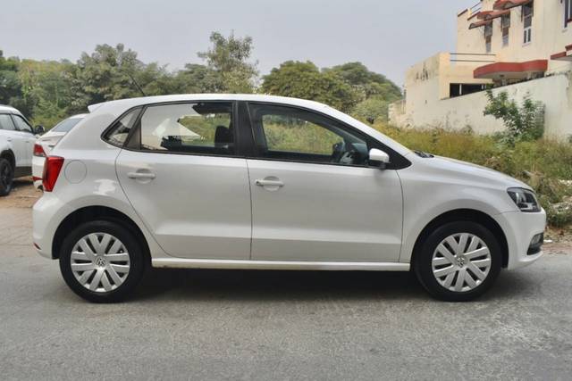 https://images10.gaadi.com/usedcar_image/4526179/original/e1df3a5ded50eecdb566971475a92405.jpg?imwidth=6401