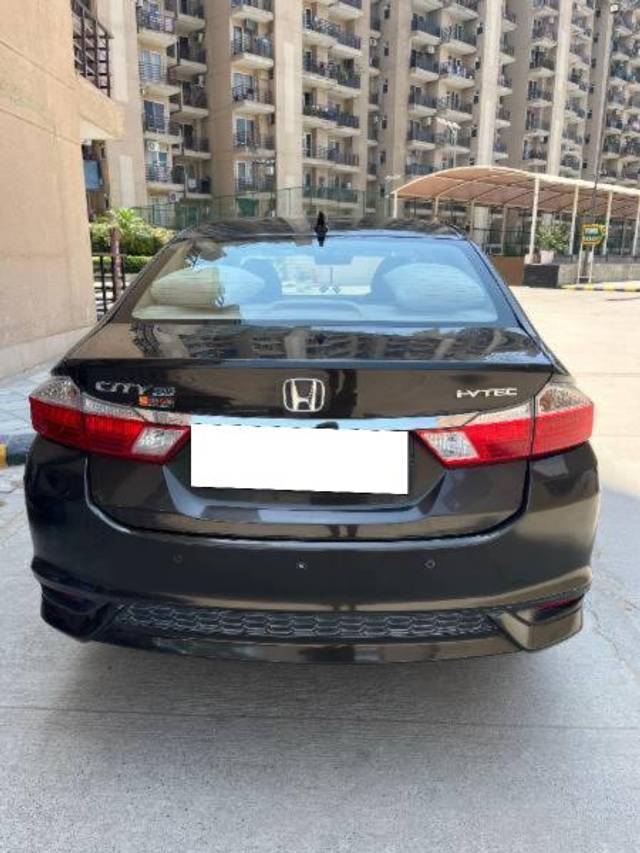 https://images10.gaadi.com/usedcar_image/4526189/original/processed_e4e689e0-8477-4651-a4cb-fcb10c8b8ee0.jpeg?imwidth=6402