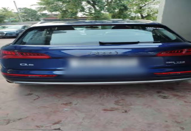 https://images10.gaadi.com/usedcar_image/4526217/original/d8f198f8-8ea7-4f80-964b-470108dcc85b.?imwidth=6402
