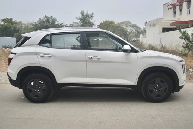 https://images10.gaadi.com/usedcar_image/4526219/original/14eb013c32d0070b648972818436f4df.jpg?imwidth=6401