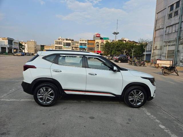 https://images10.gaadi.com/usedcar_image/4526222/original/processed_cf75fc084de94190f6a6ce484d23b8ba.jpg?imwidth=6401