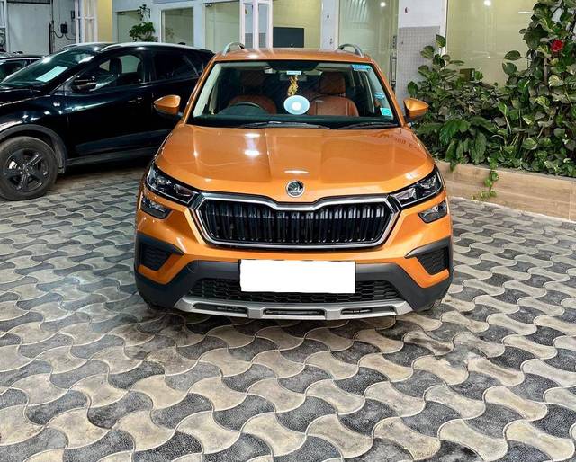 https://images10.gaadi.com/usedcar_image/4526227/original/processed_fb391faf47cf5ebcab98aebd486cab4d.jpg?imwidth=6400