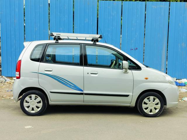 https://images10.gaadi.com/usedcar_image/4526237/original/processed_c858dc2d460c029347311e5ec61a977b.jpg?imwidth=6401