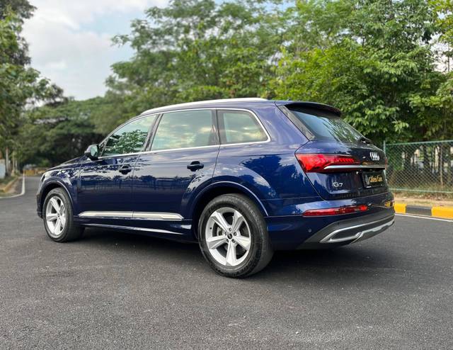 https://images10.gaadi.com/usedcar_image/4526260/original/processed_e3ab5014bda117fb36a098e3509b0fc4.jpg?imwidth=6402