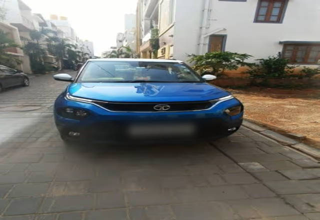 https://images10.gaadi.com/usedcar_image/4526267/original/95f17886-bc44-4a53-bdc3-2dfbea984080.?imwidth=6400