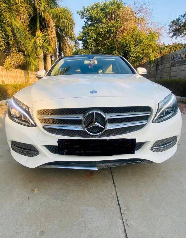 https://images10.gaadi.com/usedcar_image/4526269/original/processed_89ade3f25ac4019beb6598feb02d6083.jpg?imwidth=6402