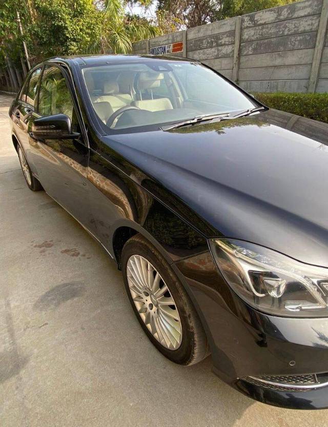 https://images10.gaadi.com/usedcar_image/4526275/original/processed_b96c1f994ebde0008e6fa57fd4382a94.jpg?imwidth=6402