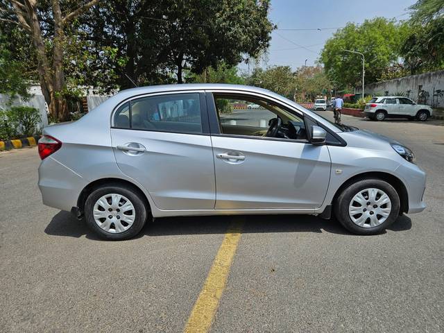 https://images10.gaadi.com/usedcar_image/4526285/original/276868ce32cd443c0edd6ddc465f4a62.jpeg?imwidth=6401