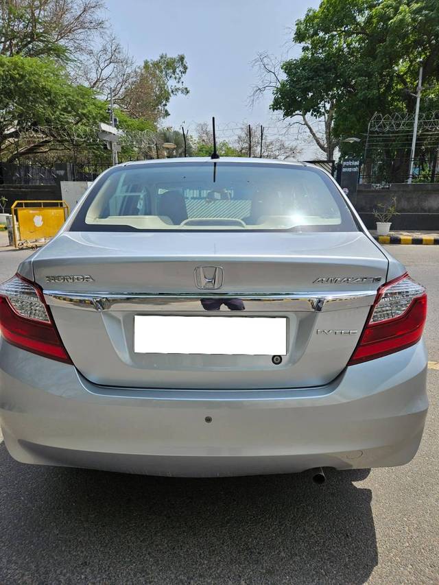https://images10.gaadi.com/usedcar_image/4526285/original/processed_13f7719e92ab2ac376313cf70e093a51.jpeg?imwidth=6402