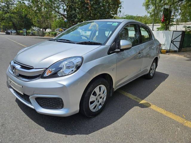 https://images10.gaadi.com/usedcar_image/4526285/original/processed_6098d76f2bd7a5707e6711e27875ab93.jpeg?imwidth=6400