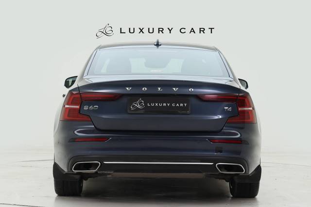 https://images10.gaadi.com/usedcar_image/4526286/original/processed_8320a4fa1500dcdca9b3c7181bbfde75.jpg?imwidth=6402