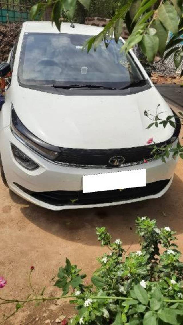 https://images10.gaadi.com/usedcar_image/4526311/original/processed_4ecfc12f-eb8b-43ad-9d1e-83df576609f6.jpg?imwidth=6400